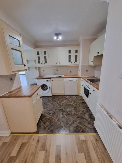 Charming Coastal Bungalow Cayton Kültér fotó